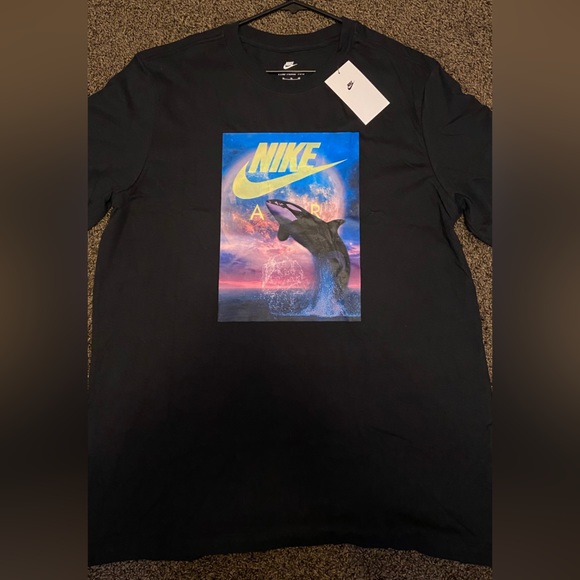 Nike Shirt - Picture 1 of 3